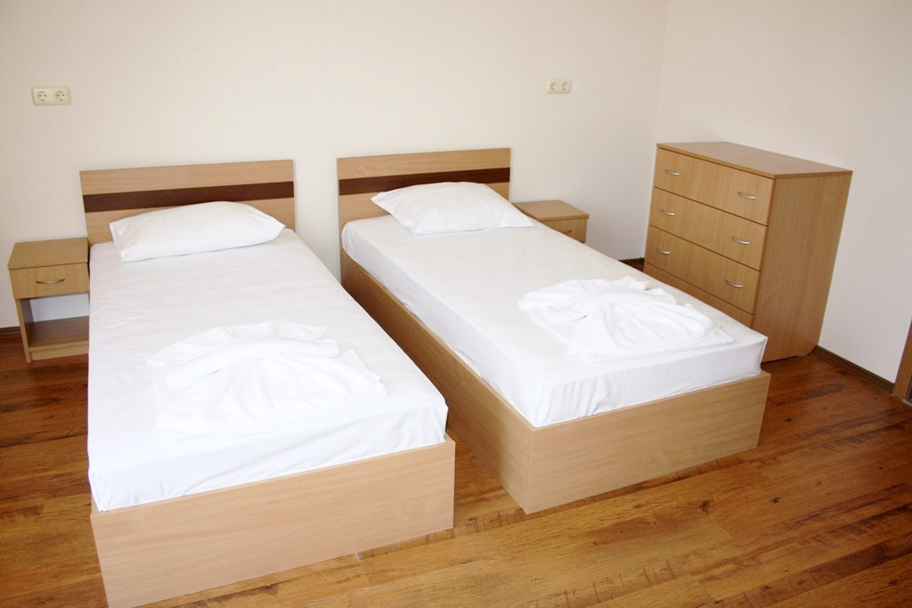 MGR room beds2