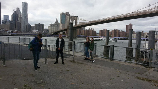 Нью-Йорк, біля Бруклінського мосту Нью-Йорк, біля Бруклінського мосту