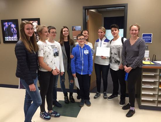 Загальне фото з директором школи Wyoming High School Загальне фото з директором школи Wyoming High School